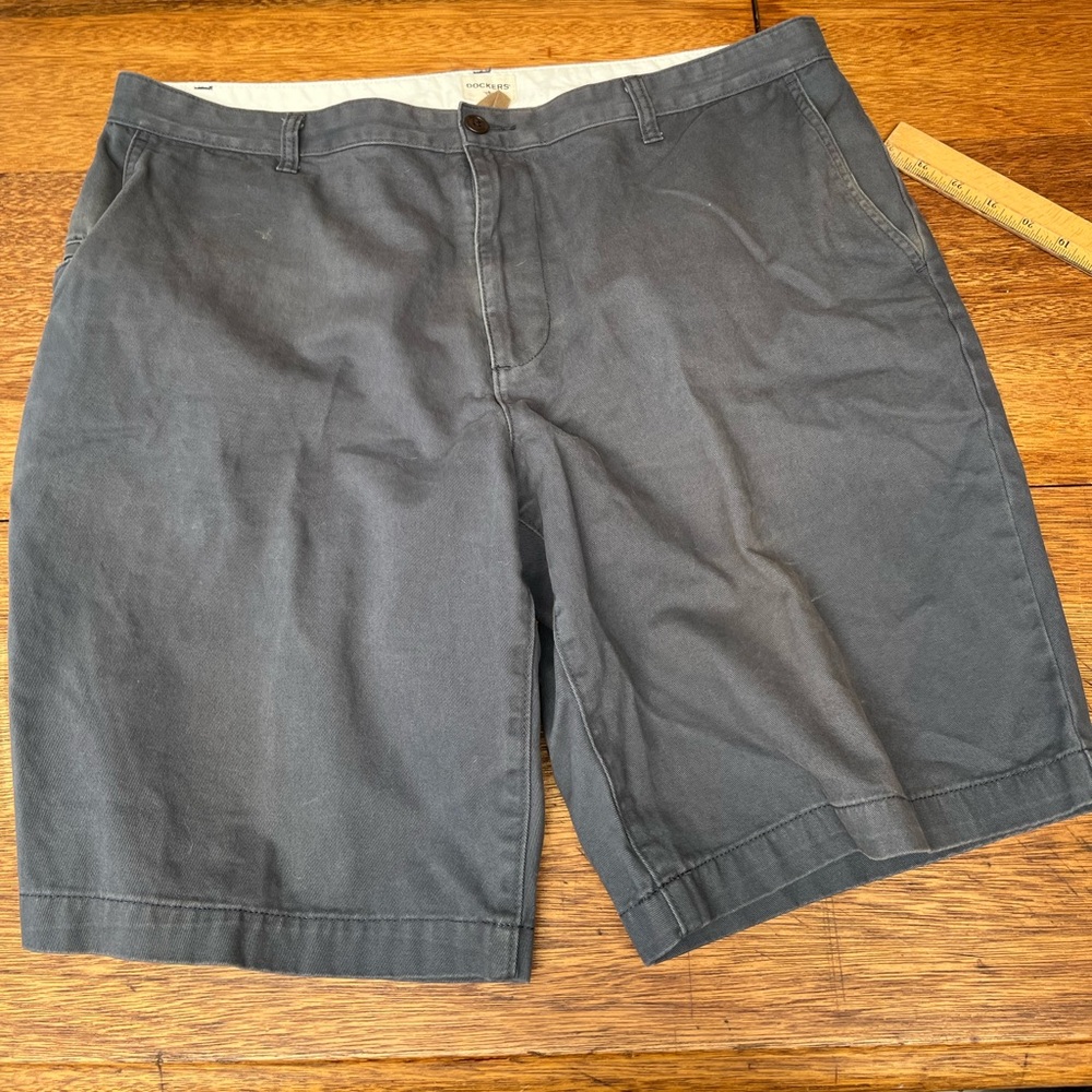 Dockers Waterless men’s navy blue cotton cargo shorts size 38